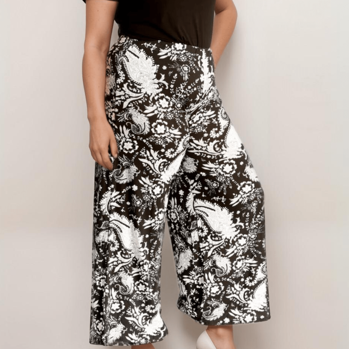BLACK PAISLEY ELASTICATED WAIST PALAZZO TROUSERS - FullFab