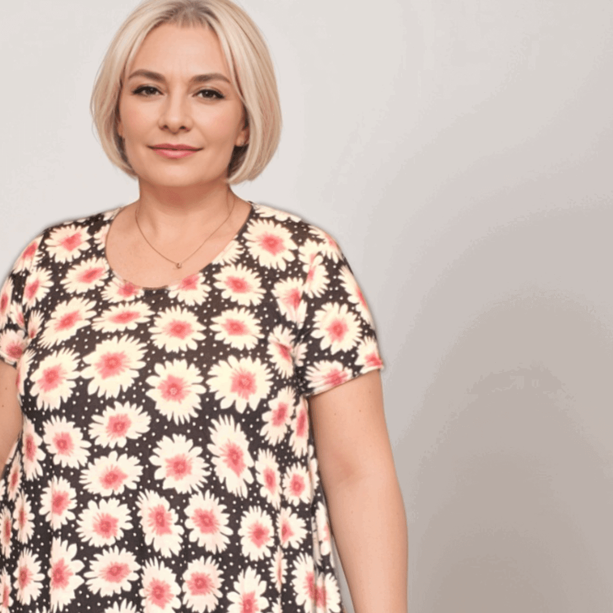 Daisy Print Swing Top with Hanky Hem - FullFab