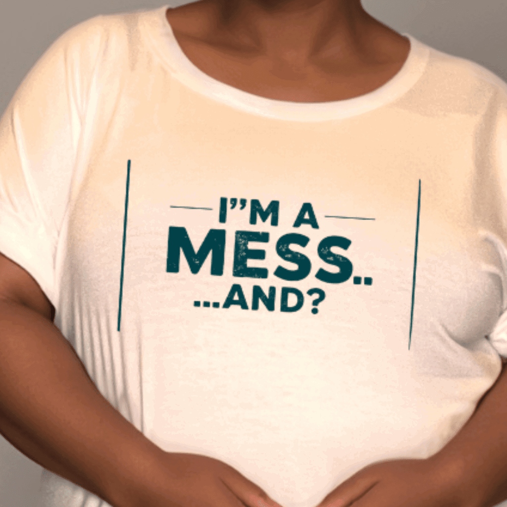 I'M A MESS DIPPED HEM T-SHIRT - FullFab