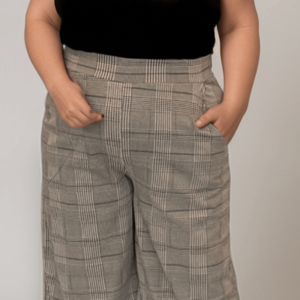 Plaid wide-leg trousers featuring side pockets and a relaxed fit.