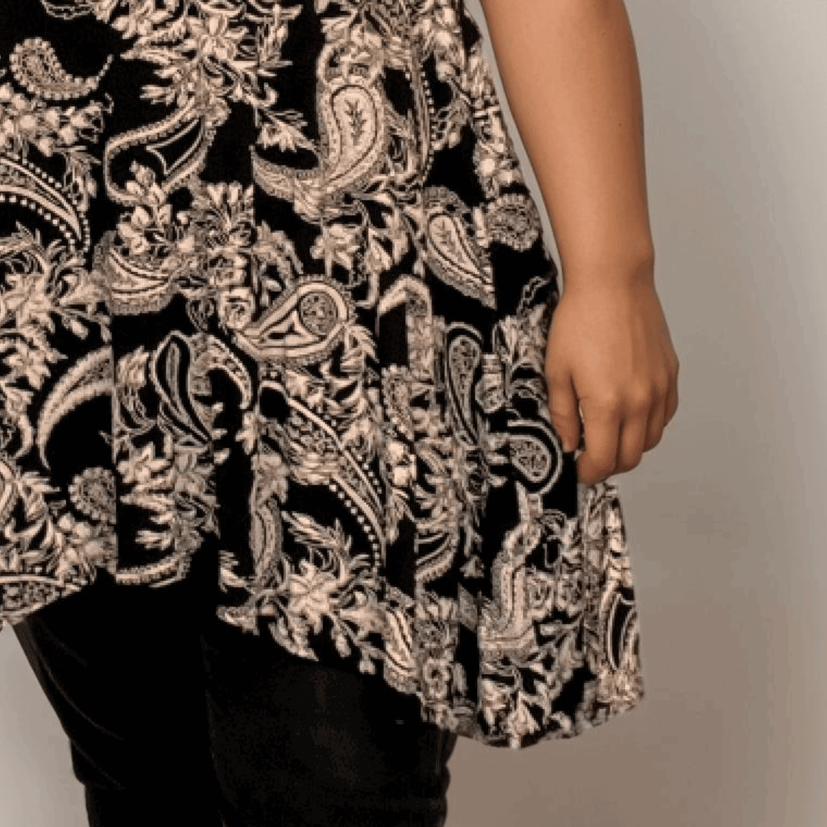 ROCKTHOSECURVES PAISLEY CAMI VEST SWING TOP WITH HANKY HEM - FullFab